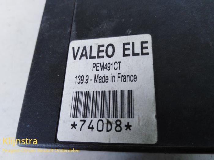 Centrallåsmodul från en Peugeot Partner 1.9 D 1999