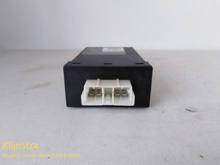 Centrallåsmodul från en Peugeot Partner 1.9 D 1999