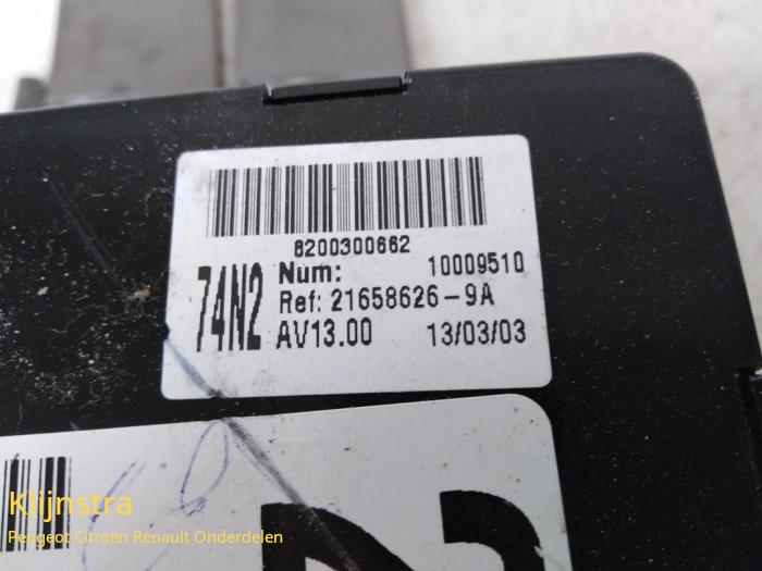 Säkringsbox från en Renault Laguna II (BG) 2.0 16V IDE 2002