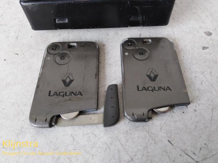 Säkringsbox från en Renault Laguna II (BG) 2.0 16V IDE 2002