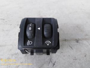 Begagnade Brytare, AIH strålkastare Renault Clio Pris på förfrågan erbjuds av Fa. Klijnstra & Zn. VOF