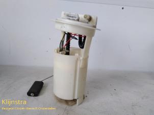 Begagnade Bensinpump Renault Espace (JE) 3.0i V6 RXT Pris på förfrågan erbjuds av Fa. Klijnstra & Zn. VOF