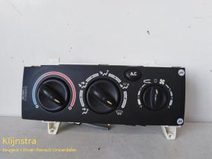 Begagnade Värmekontrollpanel Renault Scénic I (JA) 1.6 16V Pris på förfrågan erbjuds av Fa. Klijnstra & Zn. VOF