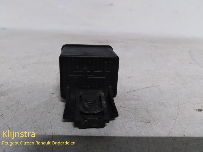 Relä från en Peugeot 106 II 1.5 XNd,XRd,Sketch 1998