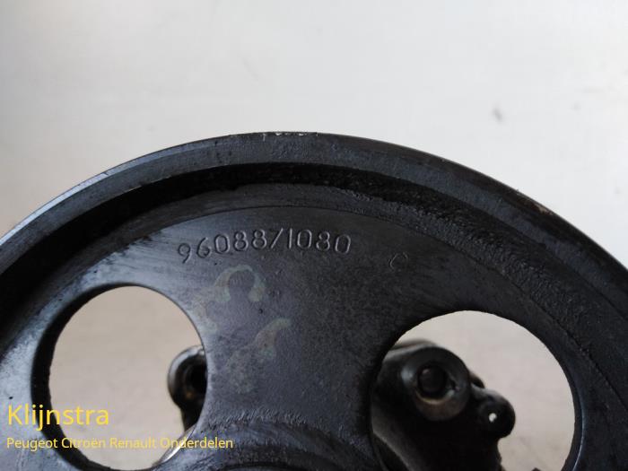 Servostyrningspump från en Peugeot 406 (8B) 1.8 16V 1997