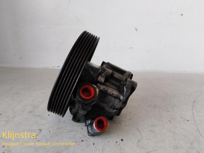 Servostyrningspump från en Peugeot 406 (8B) 1.8 16V 1997