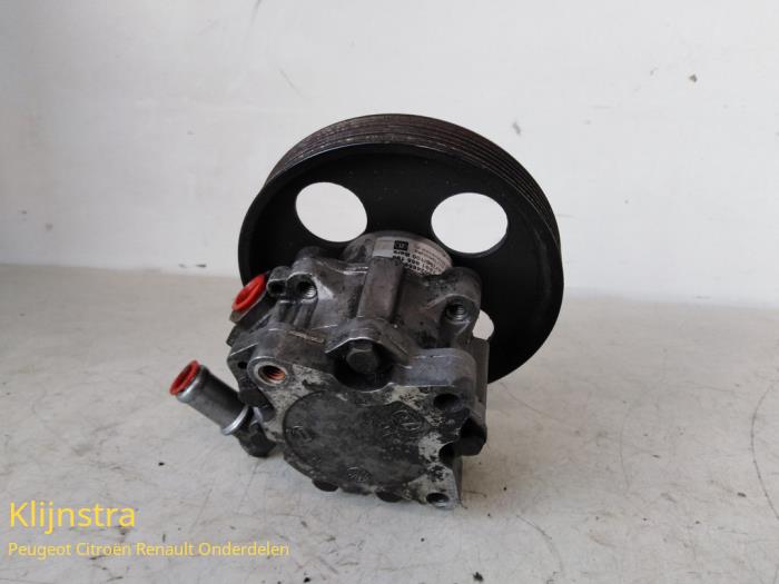 Servostyrningspump från en Peugeot 406 (8B) 1.8 16V 1997