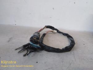 Gebruikte Kontaktslot + Sleutel Peugeot 305 Prijs op aanvraag aangeboden door Fa. Klijnstra & Zn. VOF