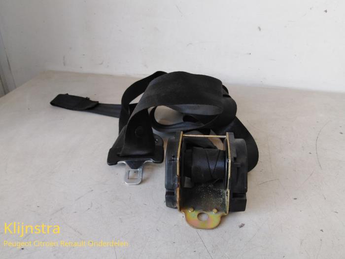 Främre säkerhetsbälte, vänster från en Peugeot 309 1987