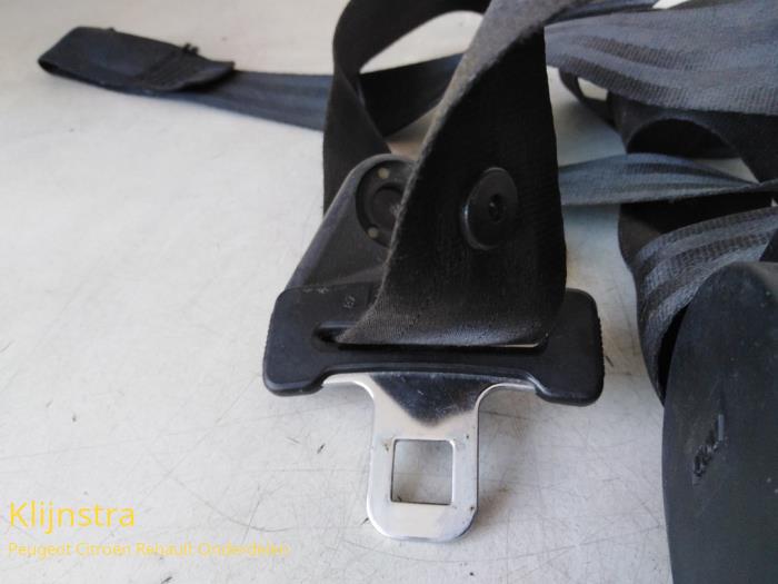 Främre säkerhetsbälte, vänster från en Peugeot 309 1987