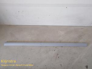 Nya Dörrstripe Peugeot 806 Pris på förfrågan erbjuds av Fa. Klijnstra & Zn. VOF