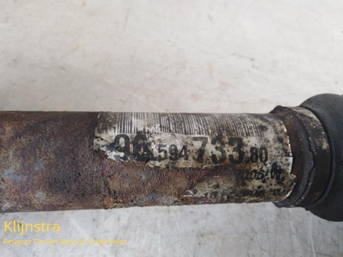 Drivaxel, höger fram från en Citroën C5 II Break (RE) 2.0 HDiF 16V 2006