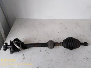 Gebruikte Aandrijfas links-voor Renault Laguna I (B56) 1.8 Prijs op aanvraag aangeboden door Fa. Klijnstra & Zn. VOF