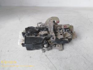 Begagnade Dörrlåsmekanism, 4-dörrars, vänster bak Peugeot 605 (6B) Pris på förfrågan erbjuds av Fa. Klijnstra & Zn. VOF