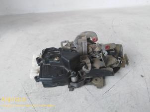 Begagnade Dörrlåsmekanism, 4-dörrars, vänster bak Peugeot 605 (6B) Pris på förfrågan erbjuds av Fa. Klijnstra & Zn. VOF