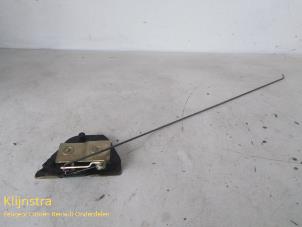 Gebruikte Schuifdeur Slotmechaniek rechts Peugeot Expert (224) 1.9D Prijs op aanvraag aangeboden door Fa. Klijnstra & Zn. VOF