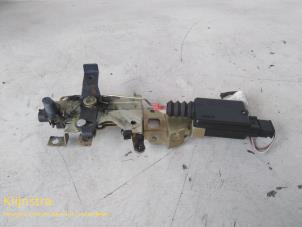 Gebruikte Schuifdeur Slotmechaniek rechts Peugeot Expert (222/224) Prijs € 85,00 Margeregeling aangeboden door Fa. Klijnstra & Zn. VOF