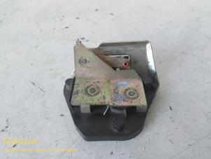 Gebruikte Slotmechaniek achterdeur Bus-Bestel Peugeot 806 2.0 SRdt,STdt HDi Prijs op aanvraag aangeboden door Fa. Klijnstra & Zn. VOF