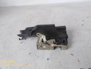 Używane Mechanizm blokady drzwi lewych wersja 2-drzwiowa Peugeot 106 I 1.1 i XN,XR,XT Cena € 50,00 Procedura marży oferowane przez Fa. Klijnstra & Zn. VOF