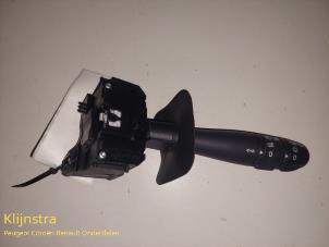Używane Przelacznik kierunkowskazu Renault Clio II (BB/CB) 1.2 16V Cena na żądanie oferowane przez Fa. Klijnstra & Zn. VOF