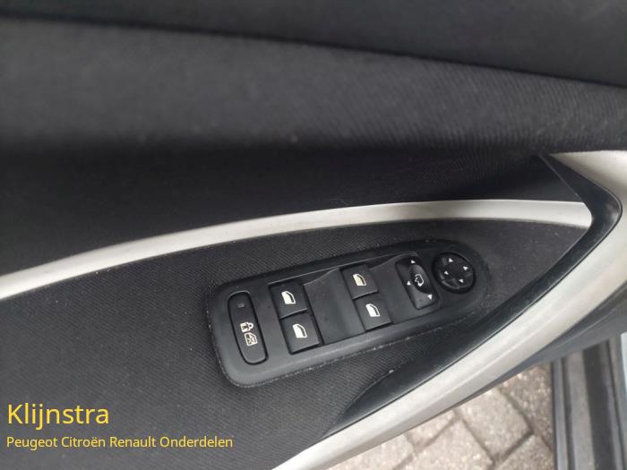 Ruit schakelaar elektrisch van een Citroën C5 III Berline (RD) 1.6 16V THP 155 2011