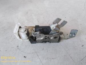 Begagnade Dörrmekanism, 4-dörrars, höger bak Fiat Ducato (230/231/232) 2.8 JTD Pris på förfrågan erbjuds av Fa. Klijnstra & Zn. VOF