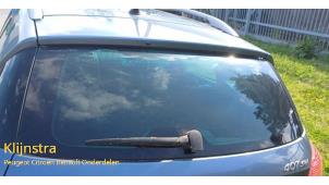 Używane Szyba tylna Peugeot 407 SW (6E) 2.0 16V Cena na żądanie oferowane przez Fa. Klijnstra & Zn. VOF