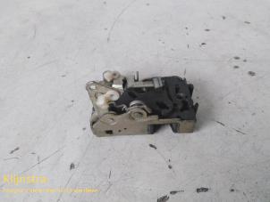 Używane Mechanizm blokady drzwi lewych wersja 2-drzwiowa Peugeot 106 I 1.3 Rallye Cena € 35,00 Procedura marży oferowane przez Fa. Klijnstra & Zn. VOF