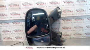 O84497 Gebruikte spiegel buiten links Opel Vivaro