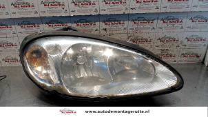 Gebruikte Koplamp rechts Chrysler PT Cruiser 2.0 16V Prijs op aanvraag aangeboden door Autodemontage M.J. Rutte B.V.