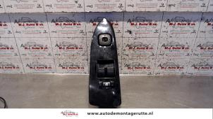 Gebruikte Combischakelaar ramen Mazda 323 (BJ12) 2.0 DiTD 16V Prijs op aanvraag aangeboden door Autodemontage M.J. Rutte B.V.