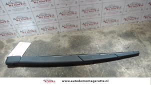 Gebruikte Ruitenwisserarm achter Kia Carnival/Grand Carnival 3 2.9 CRDi 16V VGT Prijs op aanvraag aangeboden door Autodemontage M.J. Rutte B.V.