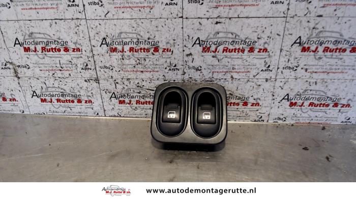 Gebruikte Combischakelaar ramen Peugeot 1007 O109254