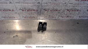 O109318 Gebruikte combischakelaar ramen Renault Laguna