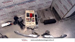 Używane Stacyjka + sterownik Alfa Romeo GT (937) 2.0 JTS 16V Cena na żądanie oferowane przez Autodemontage M.J. Rutte B.V.