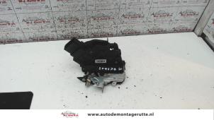 Używane Mechanizm blokady drzwi lewych przednich wersja 4-drzwiowa Ford Focus C-Max 2.0 TDCi 16V Cena na żądanie oferowane przez Autodemontage M.J. Rutte B.V.