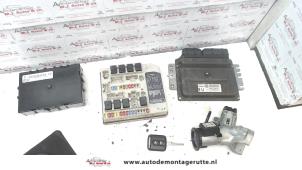 Używane Stacyjka + sterownik Nissan Micra (K12) 1.4 16V Cena € 150,00 Procedura marży oferowane przez Autodemontage M.J. Rutte B.V.