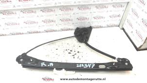 Begagnade Fönstermekanism för bakre dörr, 4-dörrars, höger Skoda Rapid Spaceback 1.4 TDI 12V Pris på förfrågan erbjuds av Autodemontage M.J. Rutte B.V.