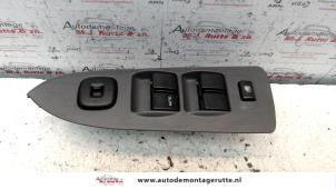 Gebruikte Combischakelaar ramen Mazda 323 (BJ12) 1.8i 16V Prijs op aanvraag aangeboden door Autodemontage M.J. Rutte B.V.