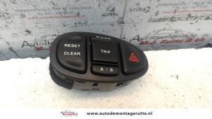 Gebruikte Paniekverlichtings Schakelaar Jaguar S-type (X200) 3.0 V6 24V Prijs op aanvraag aangeboden door Autodemontage M.J. Rutte B.V.