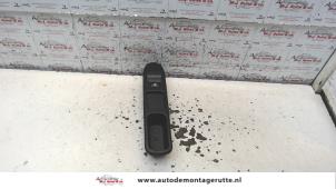 O109231 Gebruikte schakelblok ruiten Peugeot 307