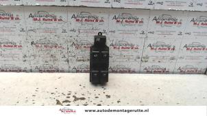 O109547 Gebruikte combischakelaar ramen Daihatsu Sirion