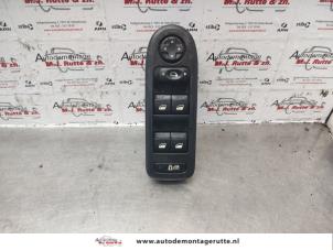 O138484 Gebruikte schakelblok ruiten Peugeot 308