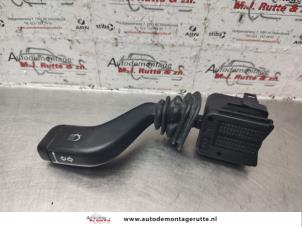 Gebruikte Richtingaanwijzer Schakelaar Opel Astra F (53/54/58/59) 1.8i 16V Prijs op aanvraag aangeboden door Autodemontage M.J. Rutte B.V.