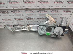 Używane Mechanizm szyby lewej tylnej wersja 4-drzwiowa Subaru Forester (SG) 2.0 16V X Cena na żądanie oferowane przez Autodemontage M.J. Rutte B.V.