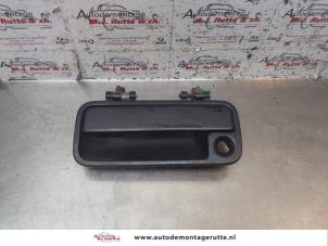 Gebruikte Portiergreep 2Deurs links Landrover Freelander Hard Top 1.8 16V Prijs op aanvraag aangeboden door Autodemontage M.J. Rutte B.V.