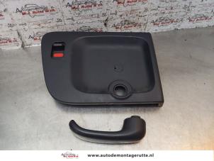 Gebruikte Schuifdeurgreep links Hyundai H-300 Travel 2.5 CRDi Prijs op aanvraag aangeboden door Autodemontage M.J. Rutte B.V.