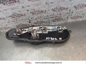 Gebruikte Fitting Achterlicht rechts Peugeot 107 1.0 12V Prijs op aanvraag aangeboden door Autodemontage M.J. Rutte B.V.