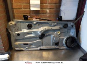 Gebruikte Ruitmechaniek 2Deurs links-voor Volkswagen Golf IV (1J1) 2.0 Prijs op aanvraag aangeboden door Autodemontage M.J. Rutte B.V.