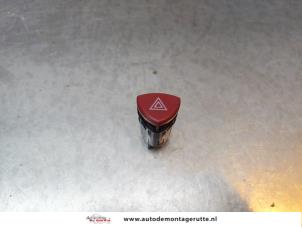 Gebruikte Alarmlicht Schakelaar Lancia Delta (844) 1.4 T-Jet 16V 120 Prijs op aanvraag aangeboden door Autodemontage M.J. Rutte B.V.